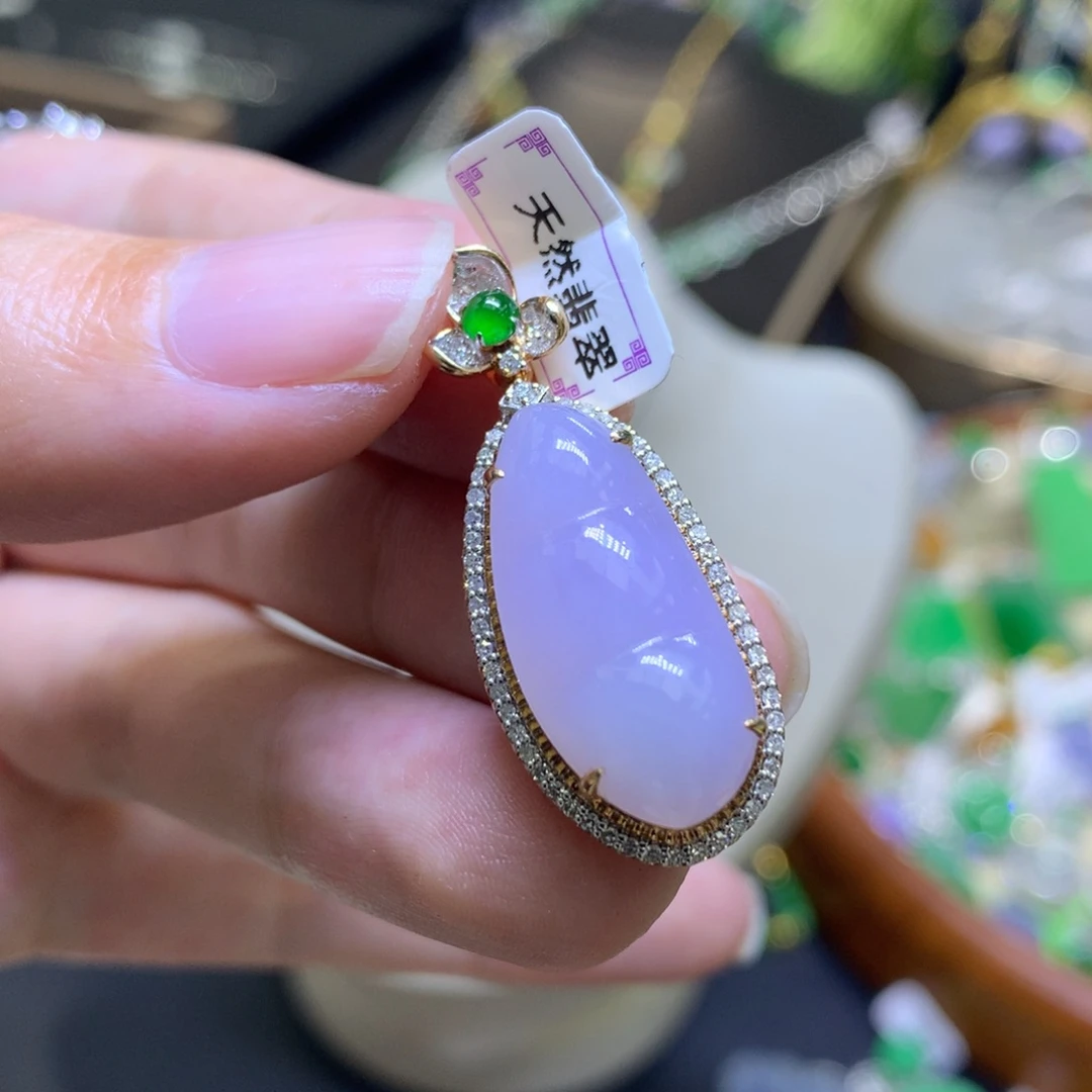 颈饰18K金镶嵌翡翠