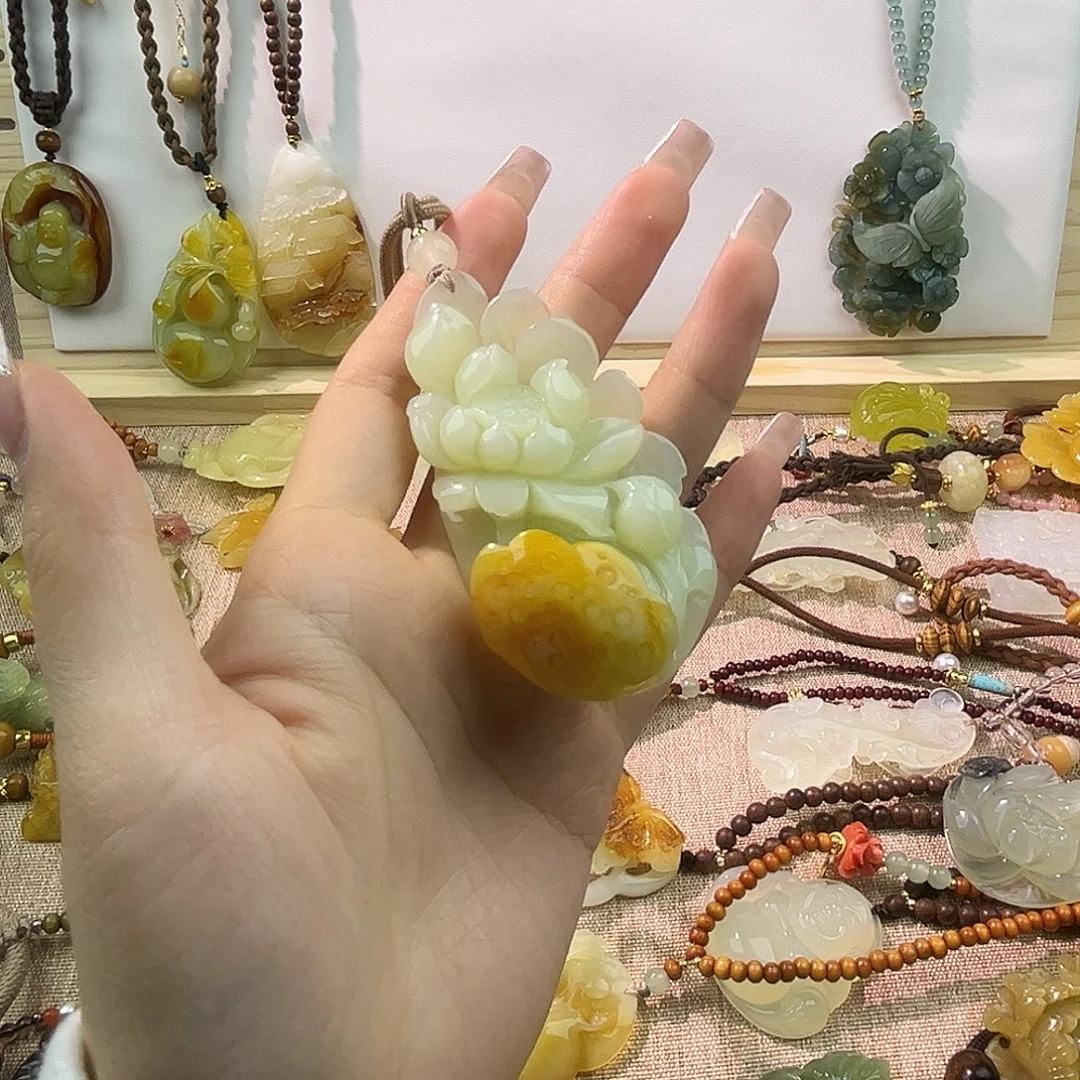 若***辰岫玉合金纯手工雕刻吊坠