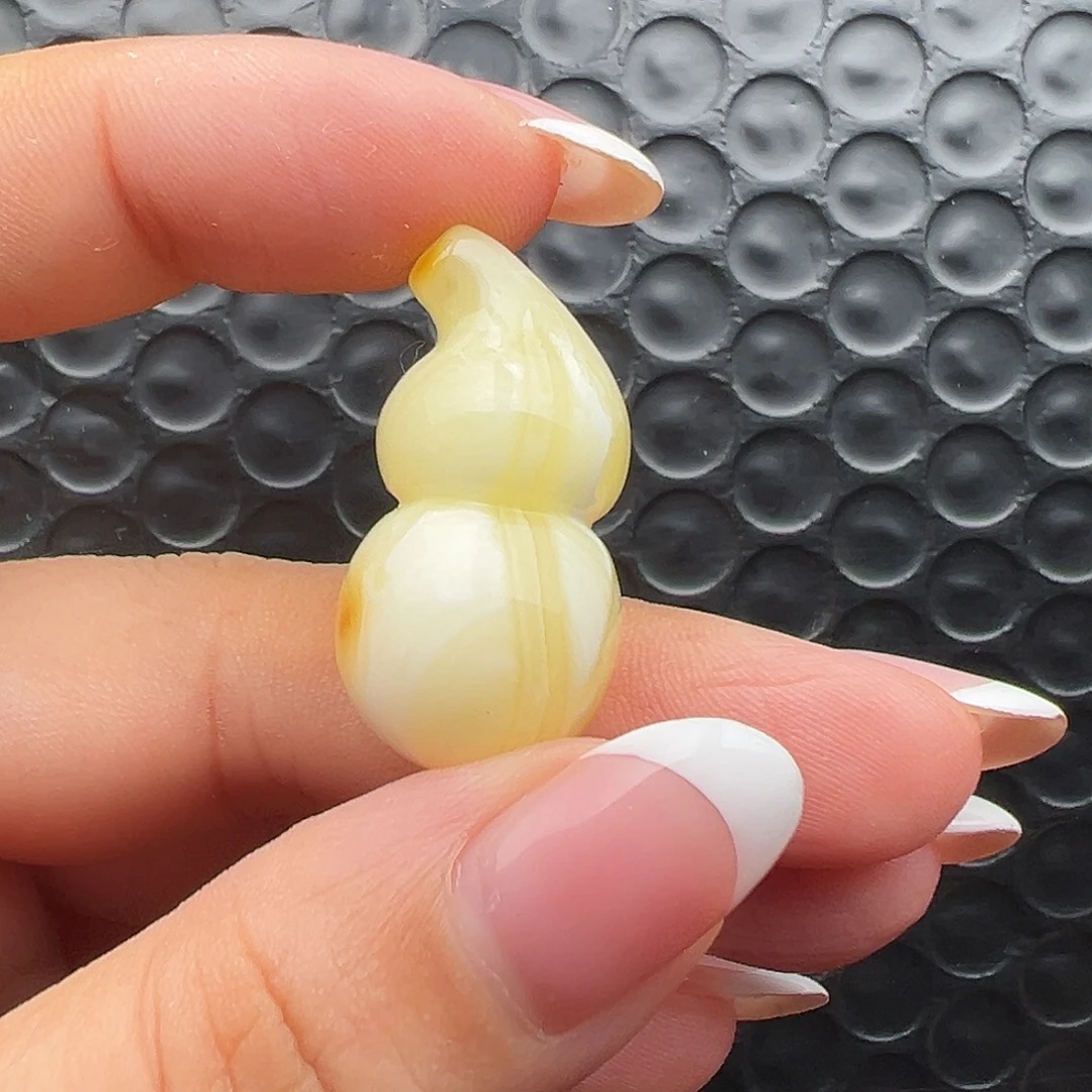 裸石琥珀未镶嵌葫芦