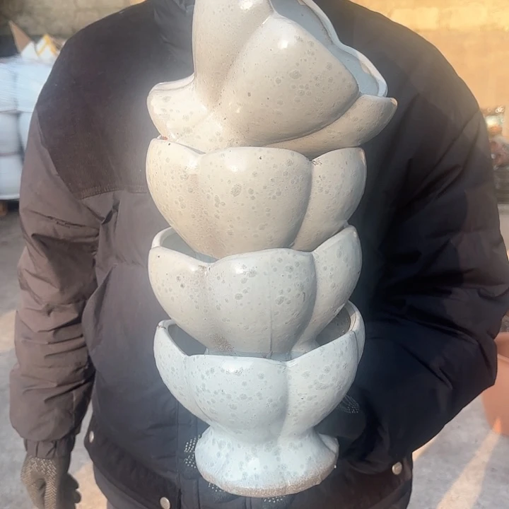 红陶白莲花四个口径15高度12