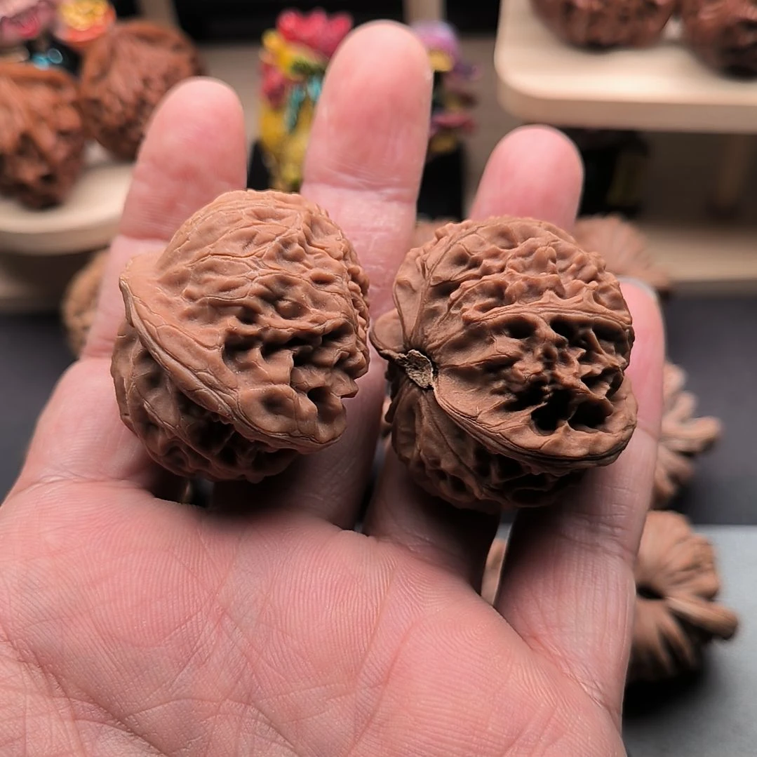 北***暖文玩核桃吊坠宫灯，尖有黄。福利不退不换