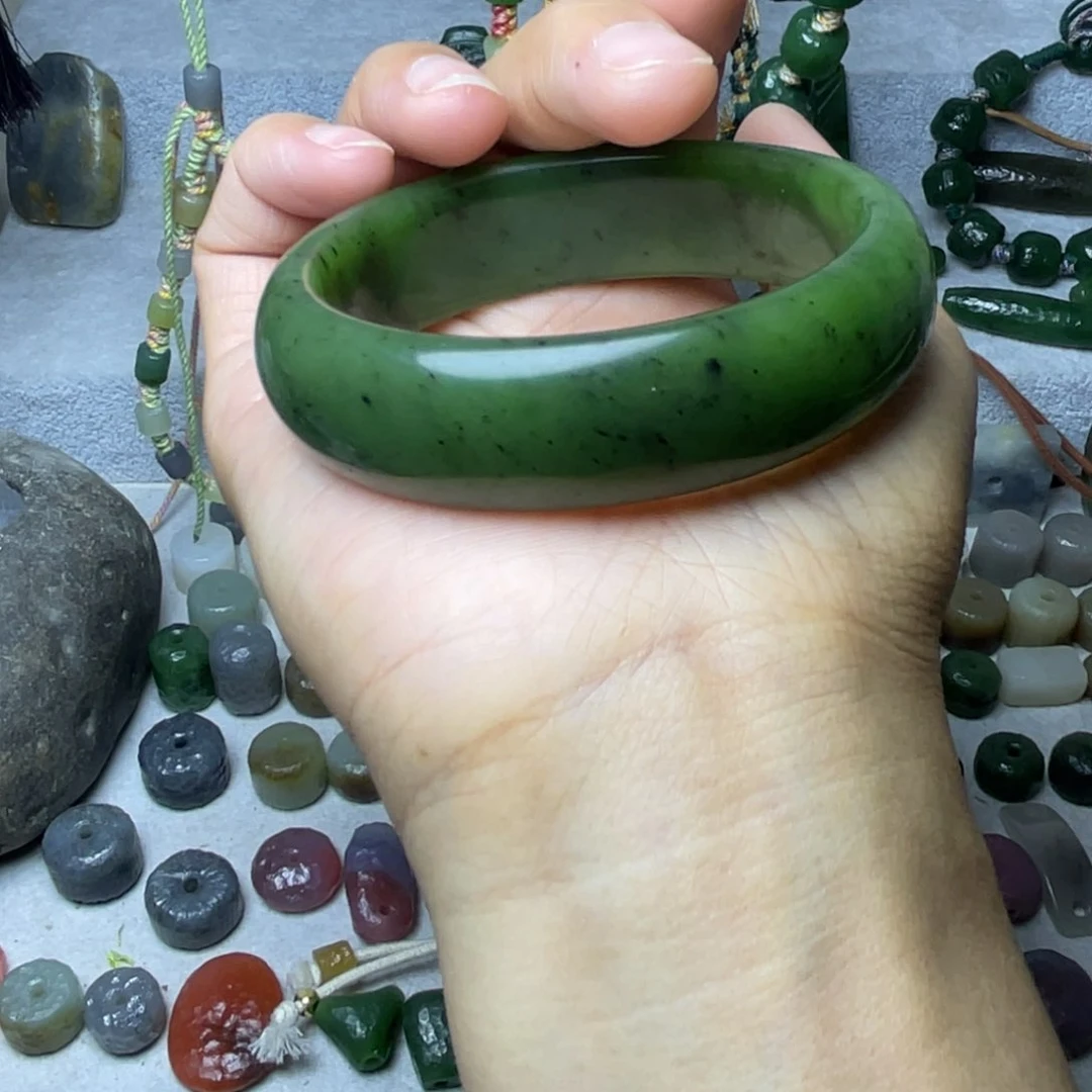 和田玉未镶嵌颈饰改**糖