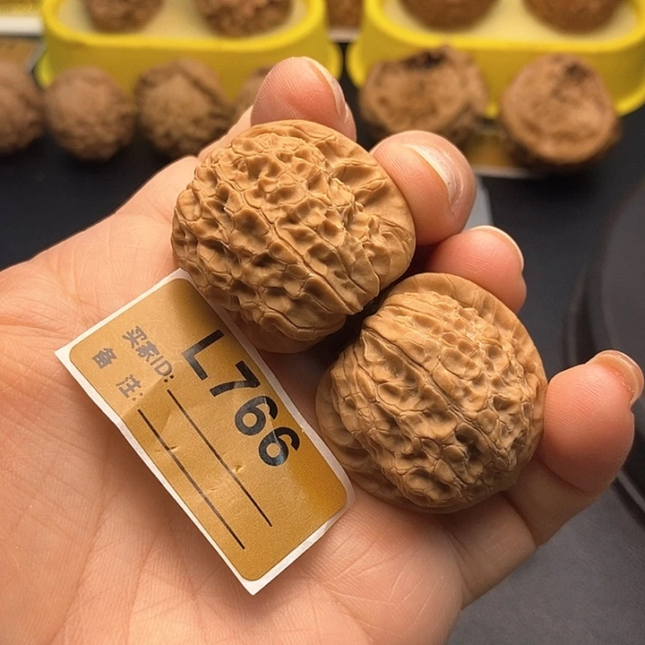 文玩核桃把件血麒麟3.3