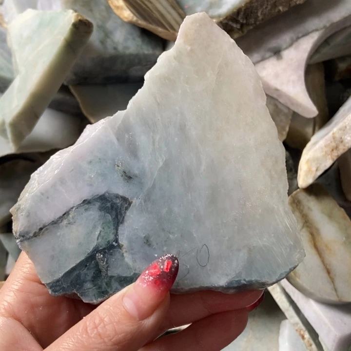 翡翠颈饰未镶嵌天然翡翠