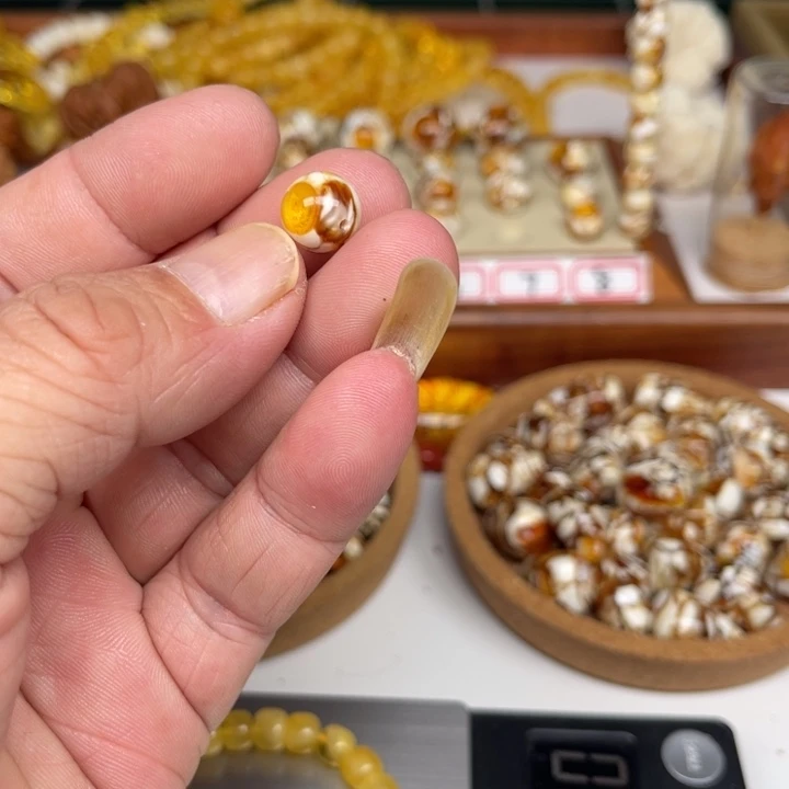 琥珀裸石未镶嵌铎370号