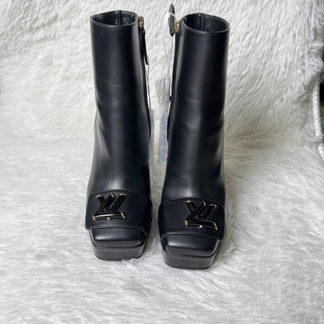 99新 LouisVuitton/路易威登 黑色金标粗跟短靴/ 36码/FZ001