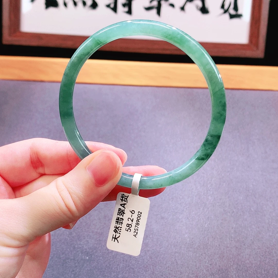 翡翠手镯未镶嵌天然翡翠