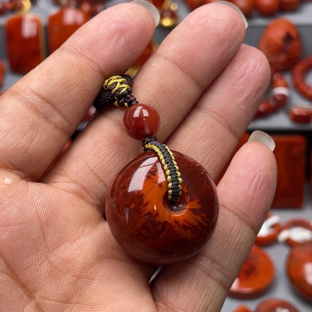 南红玛瑙未镶嵌珠宝奇石吊坠