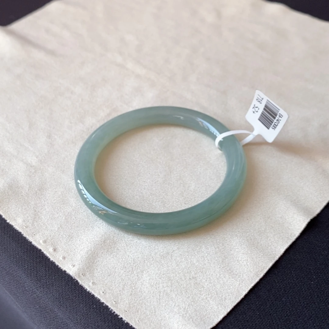 翡翠手镯未镶嵌翡翠