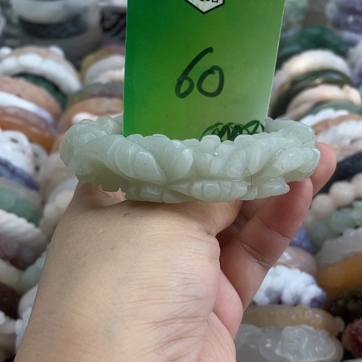 未镶嵌手镯石英岩玉