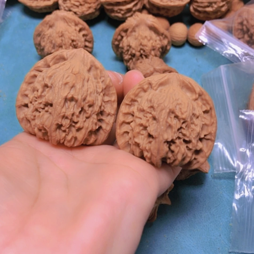 【闪购商品】把件核桃43.5红狮子修尖出油