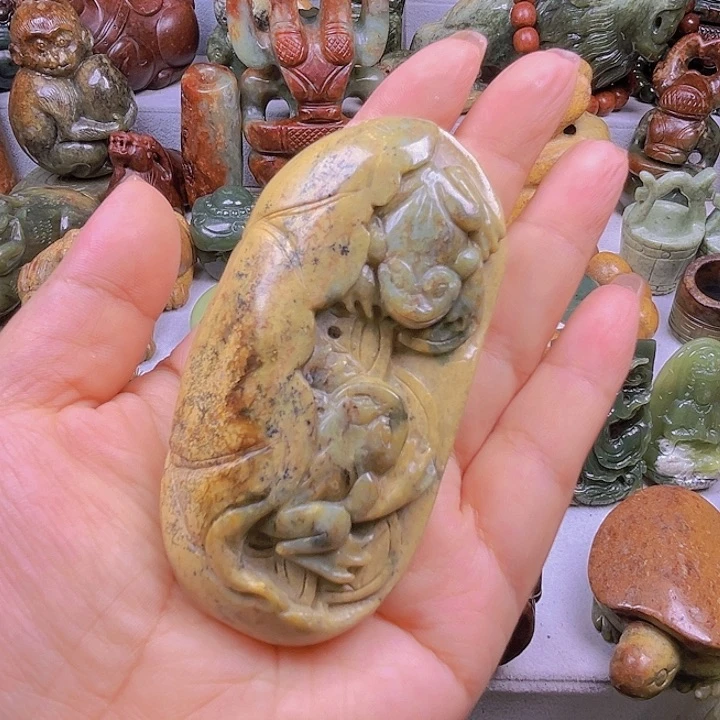 岫岩河磨玉（透闪石质玉）未镶嵌把件木**堂