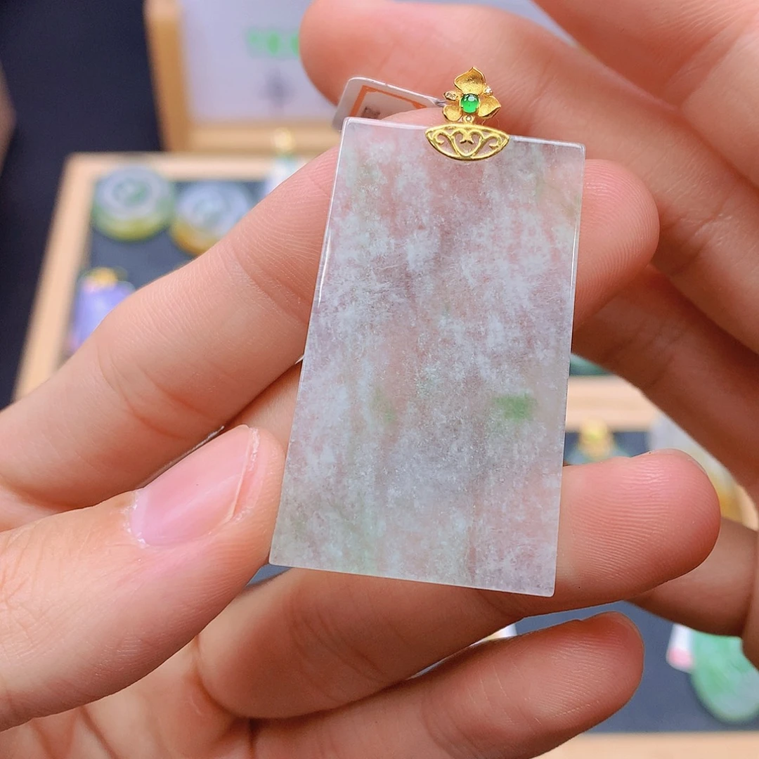 翡翠18K金镶嵌颈饰翡翠