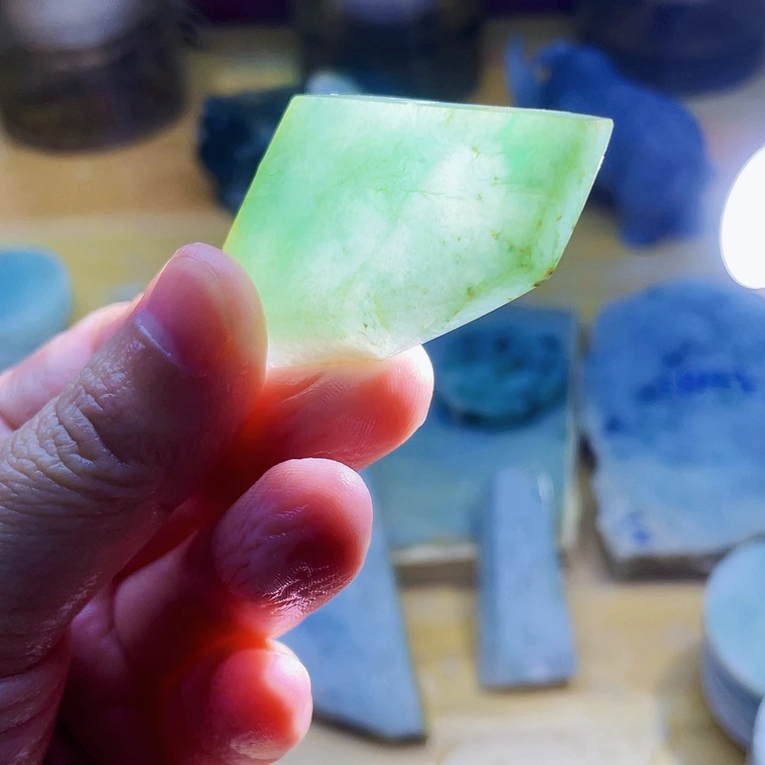 翡翠未镶嵌颈饰毛料51