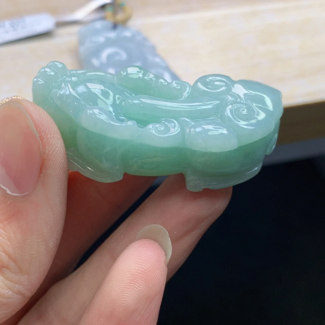 颈饰未镶嵌翡翠吊坠