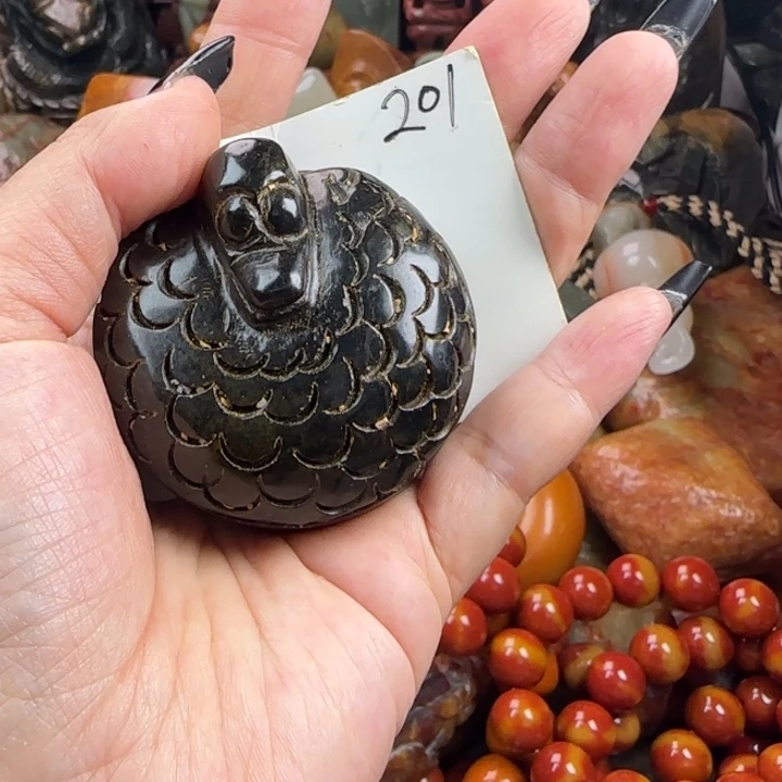 透闪石质玉未镶嵌珠宝奇石