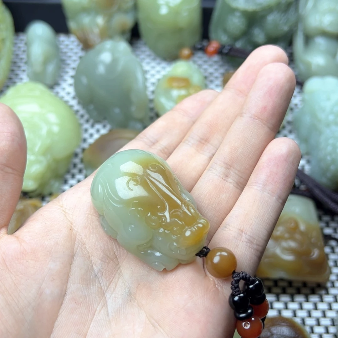 晓***风和田玉未镶嵌挂件