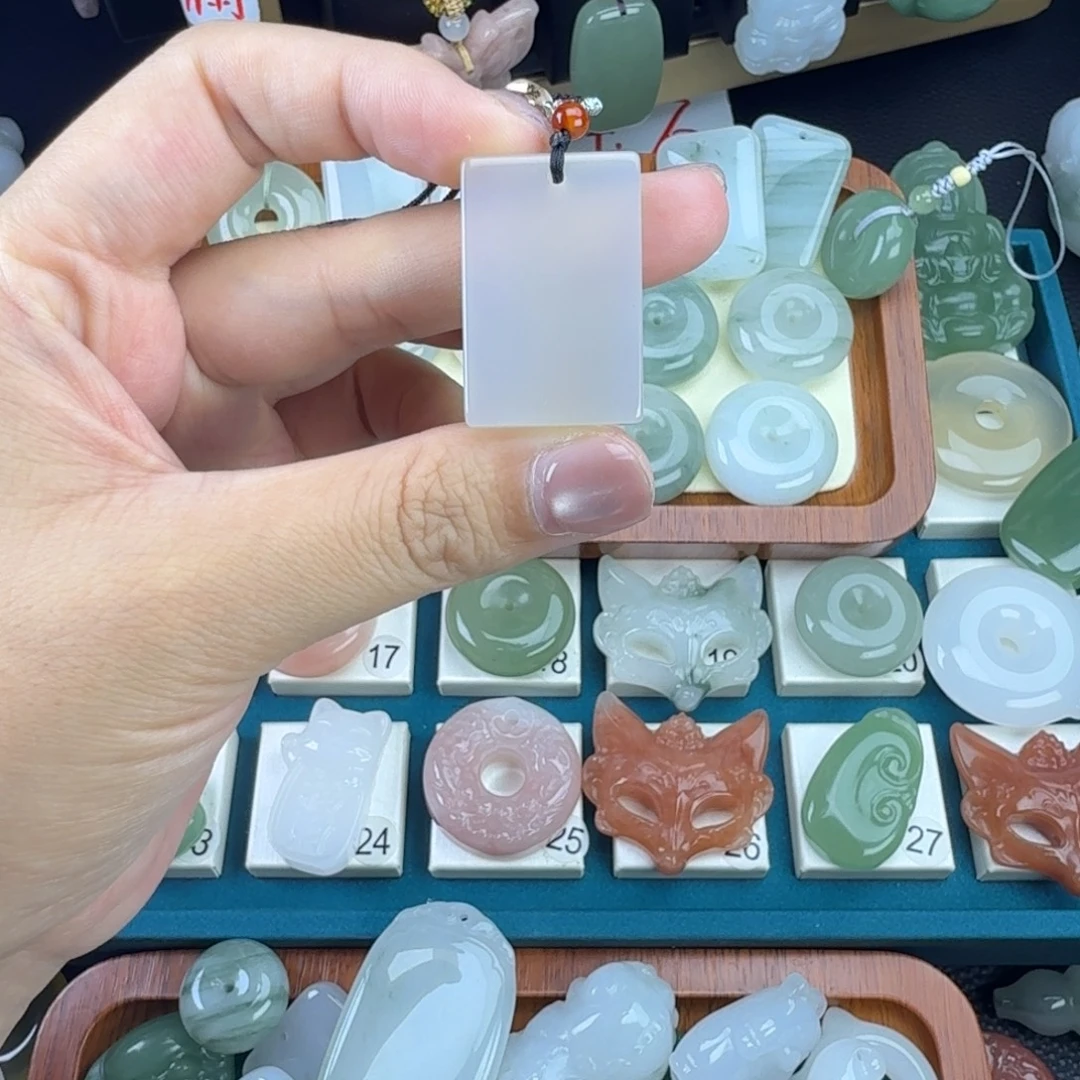 D***Y玛瑙/玉髓未镶嵌颈饰