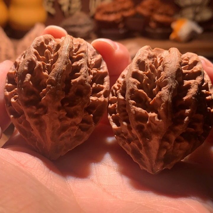 文玩核桃吊坠楸玥核53