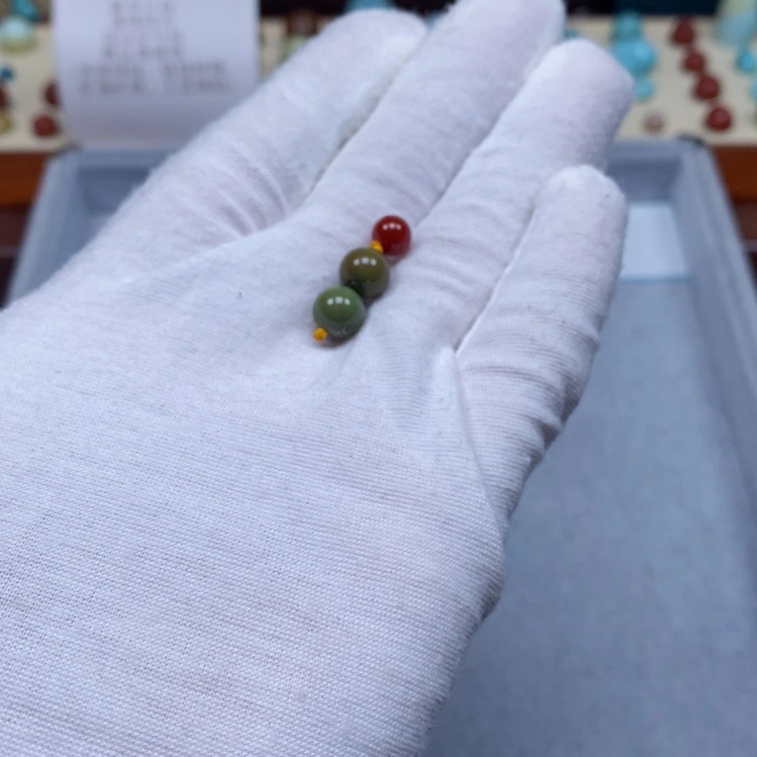 南红玛瑙配饰未镶嵌