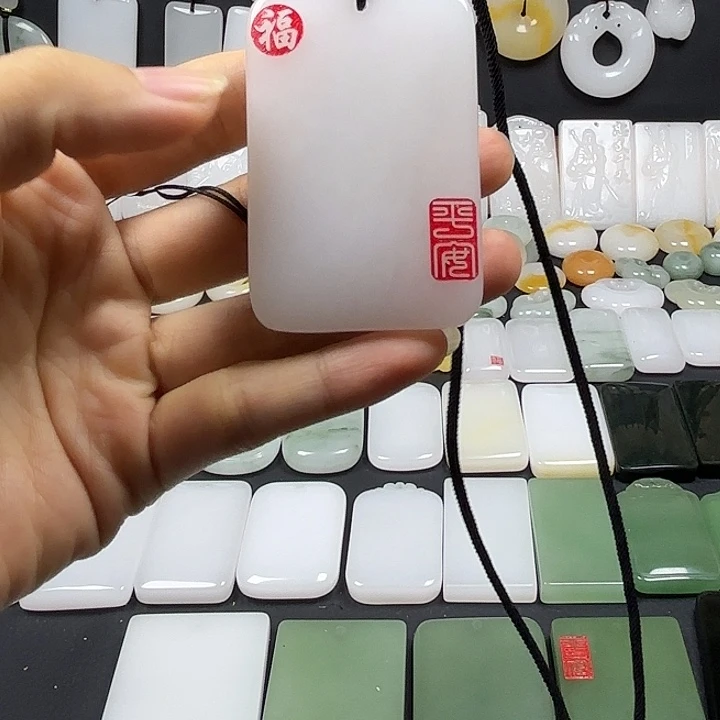 石英质玉未镶嵌颈饰