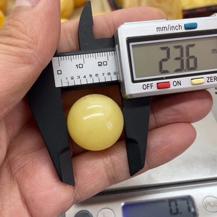 琥珀裸石未镶嵌圆珠