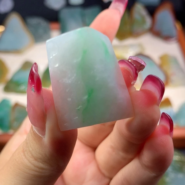 颈饰未镶嵌翡翠好