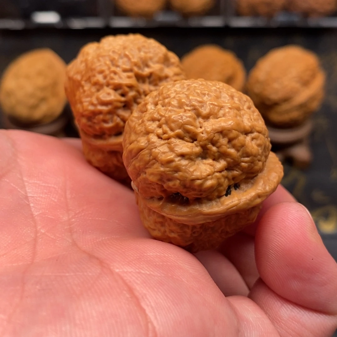 文玩核桃把件鱼籽纹小青蛙