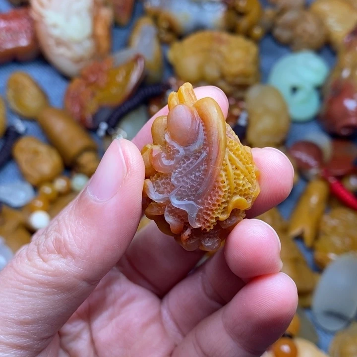 石英质玉（黄龙玉）合金颈饰