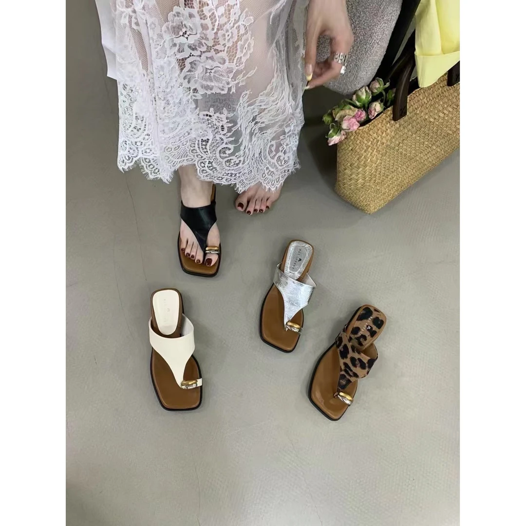 简约百搭套趾银色坡跟夹脚凉拖女夏季外穿小众高级感