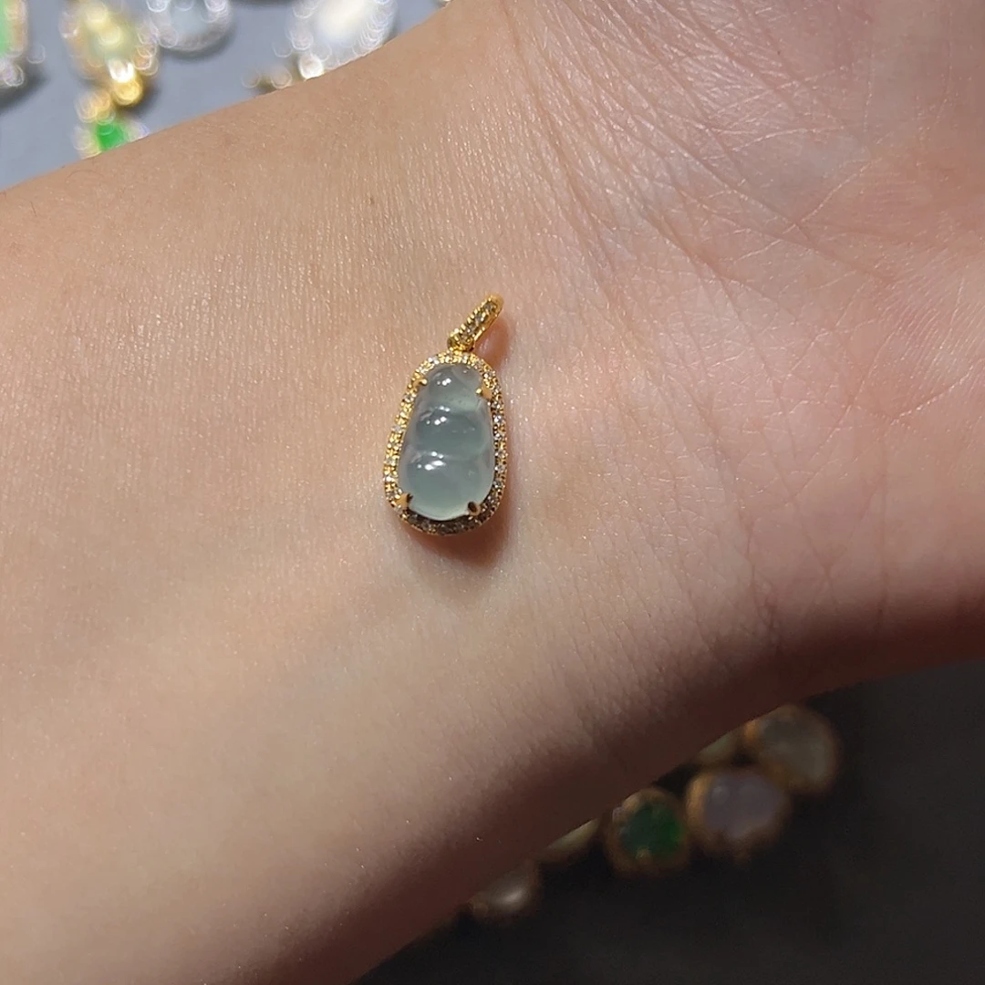 翡翠18K金镶嵌颈饰