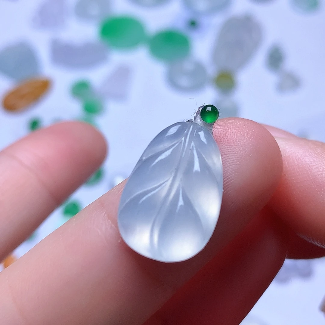 翡翠未镶嵌颈饰叶子