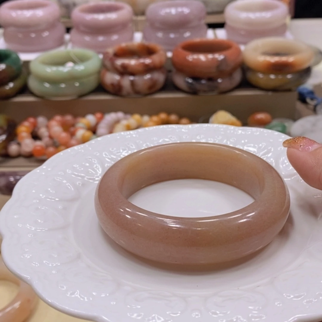 【闪购商品】未镶嵌手镯石英质玉