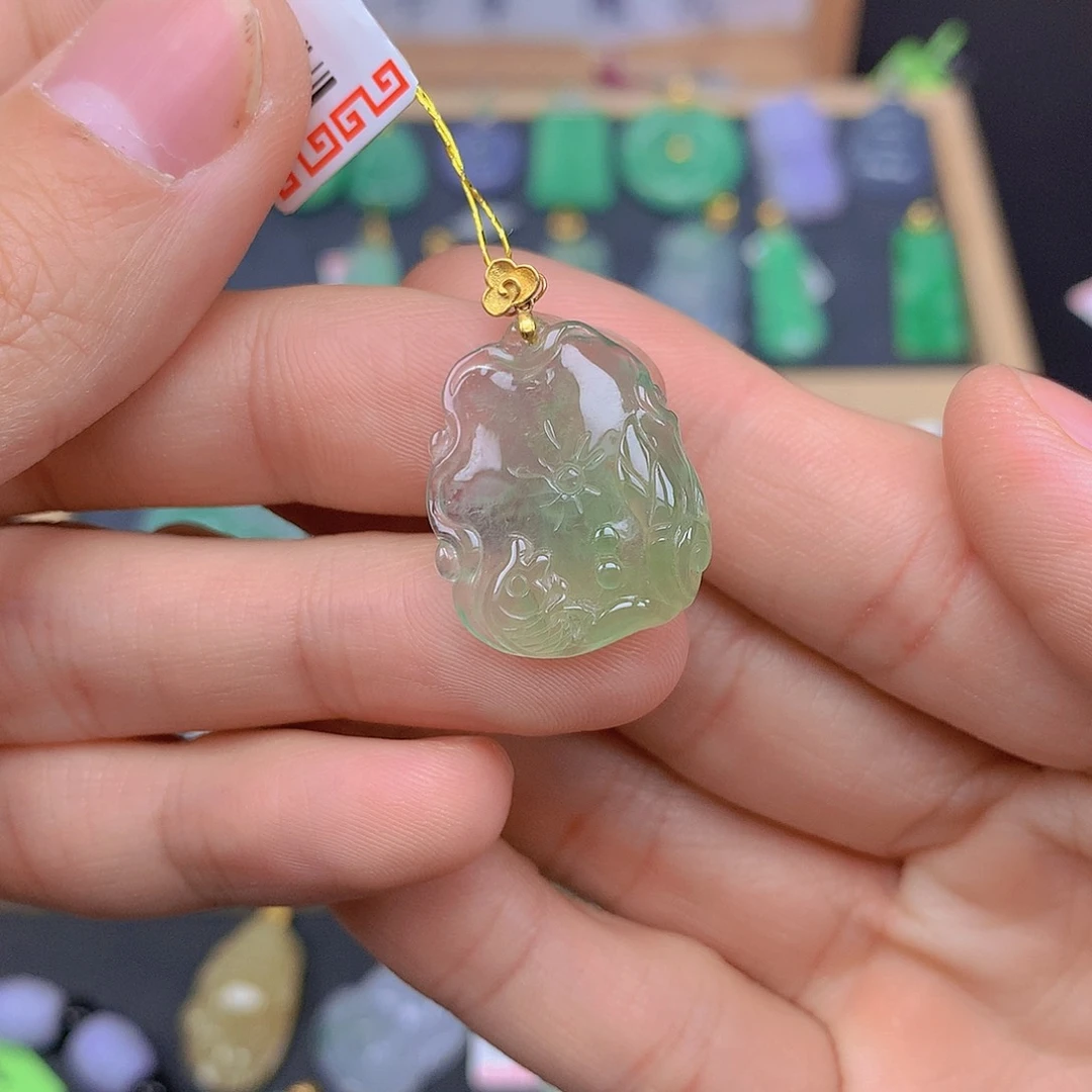 翡翠颈饰18K金镶嵌翡翠