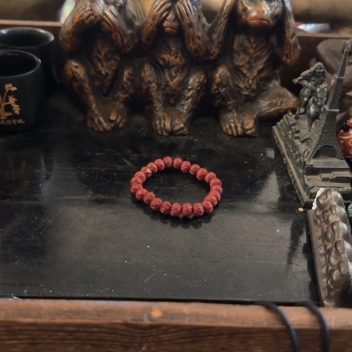 石英质玉颈饰合金