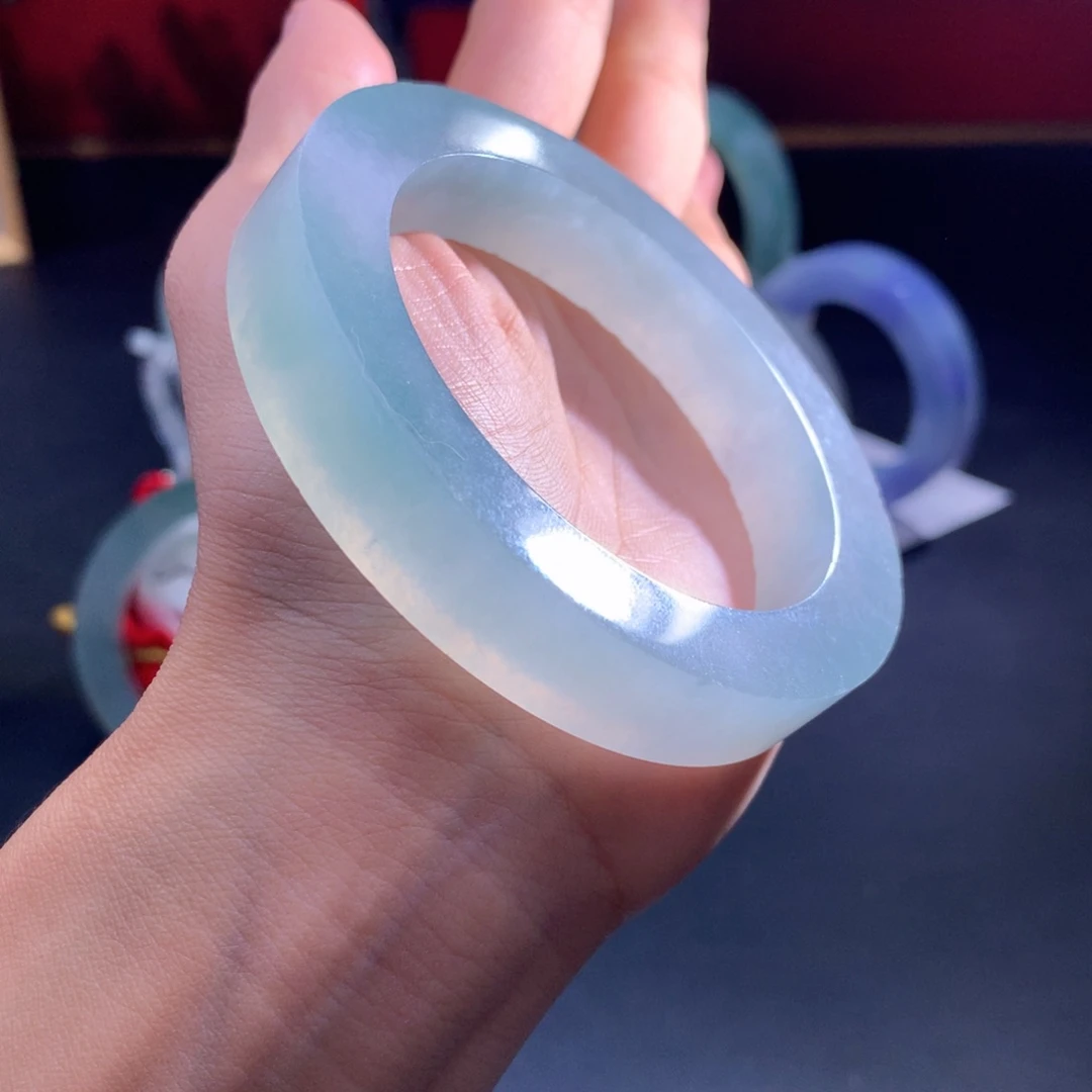 定制翡翠未镶嵌翡翠手镯