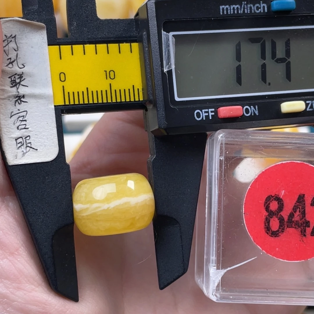 蜜蜡未镶嵌珠宝奇石