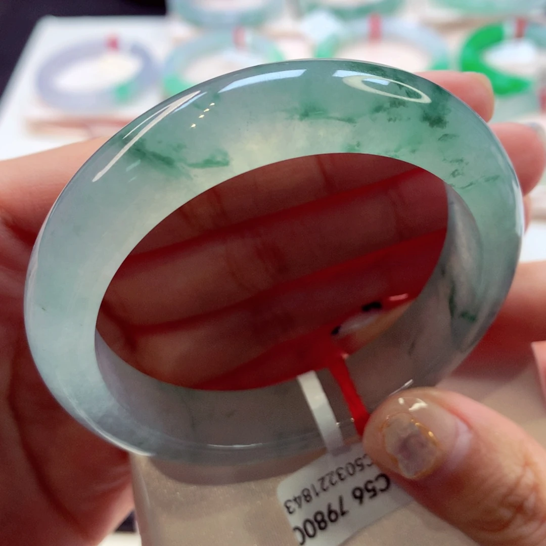 翡翠手镯未镶嵌巧**?正圈77