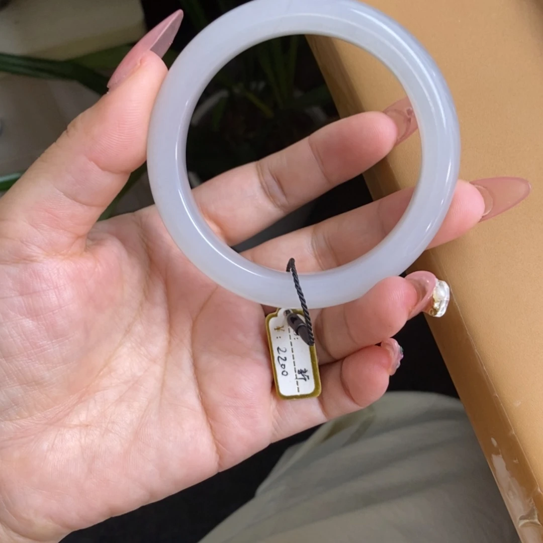 【闪购商品】和田玉手镯未镶嵌淡烟紫手镯