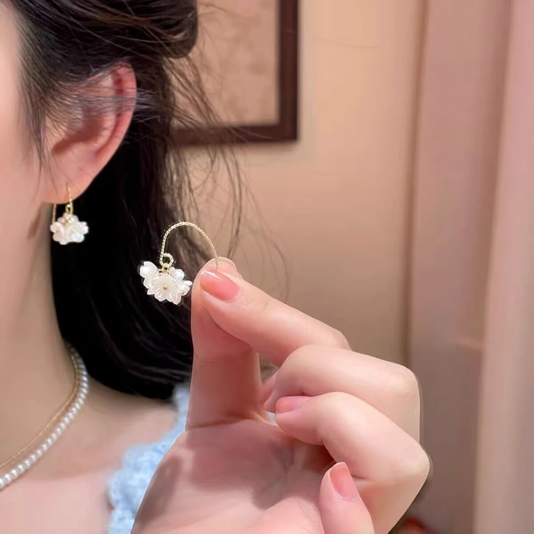 铜合金耳饰 轻奢贝壳花朵耳环气质百搭耳钉女小众设计高级感耳饰