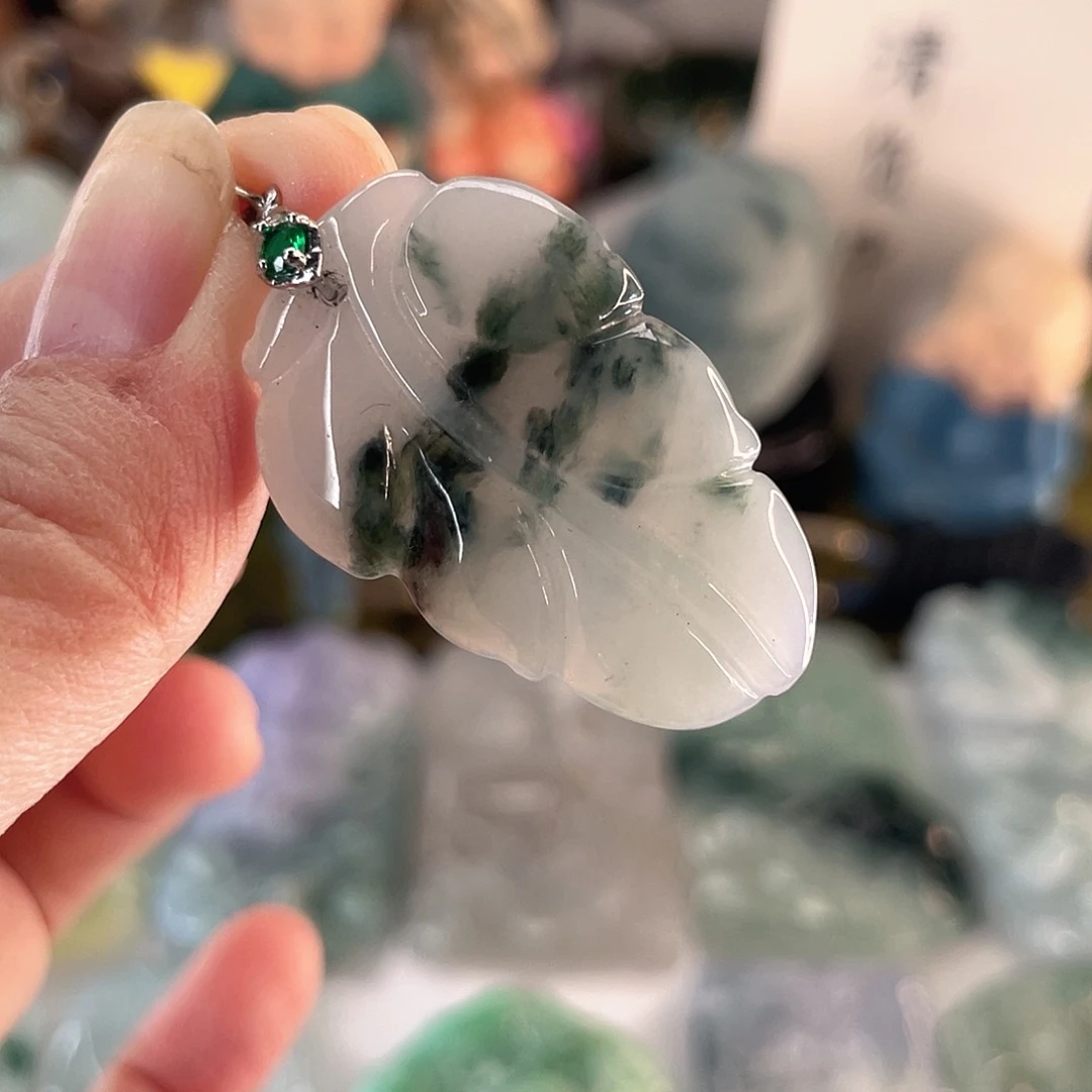 翡翠未镶嵌颈饰叶子