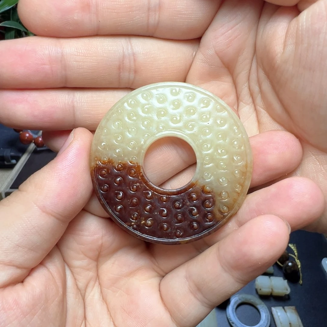 和田玉未镶嵌颈饰鉴****）