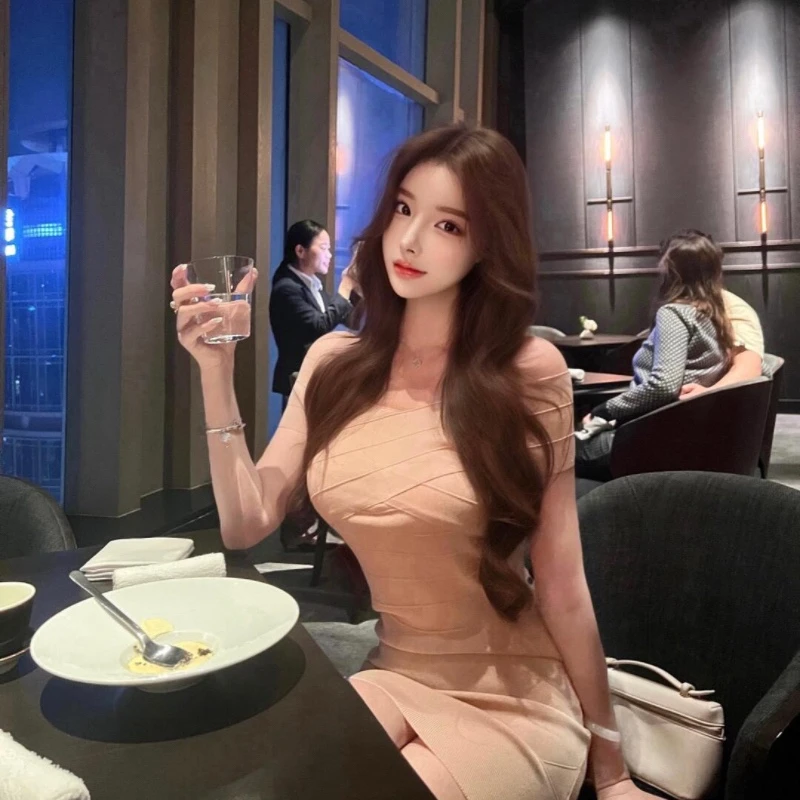 纯欲风交叉针织连衣裙女夏一字肩设计感包臀裙修身显瘦粉色短裙