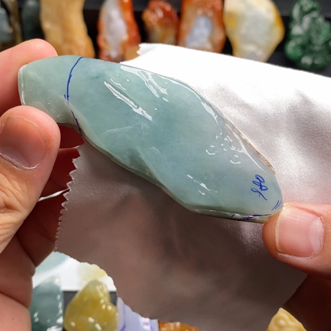 定制翡翠未镶嵌冰蓝特色带皮翡翠材料