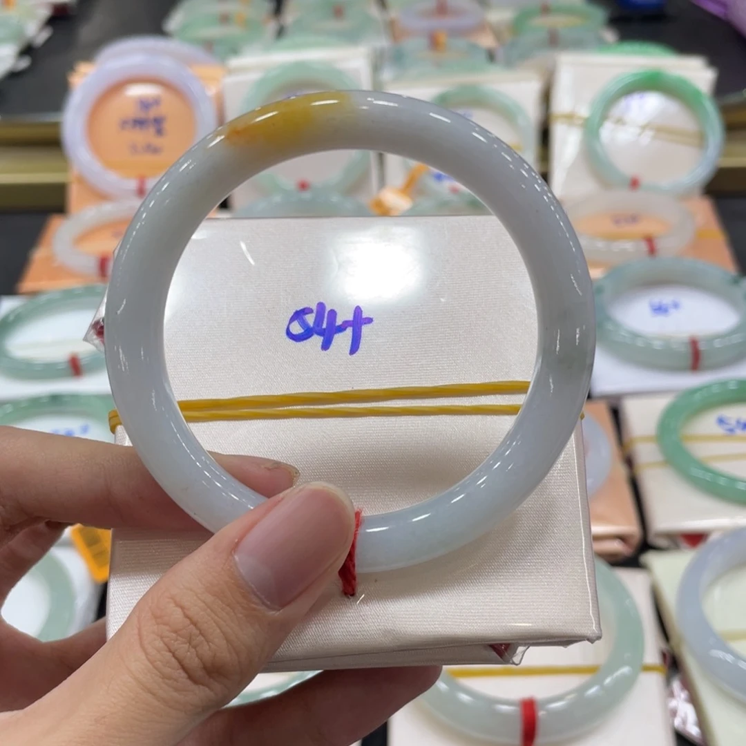 翡翠手镯未镶嵌翡翠手镯