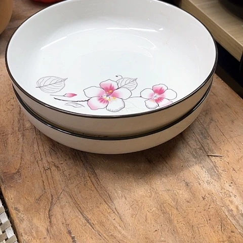微瑕，不能明火，口径20高度4.5，2个颗粒黑点