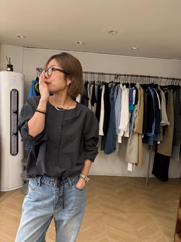宽松圆领白衬衫女灯笼袖设计显瘦休闲通勤气质上衣