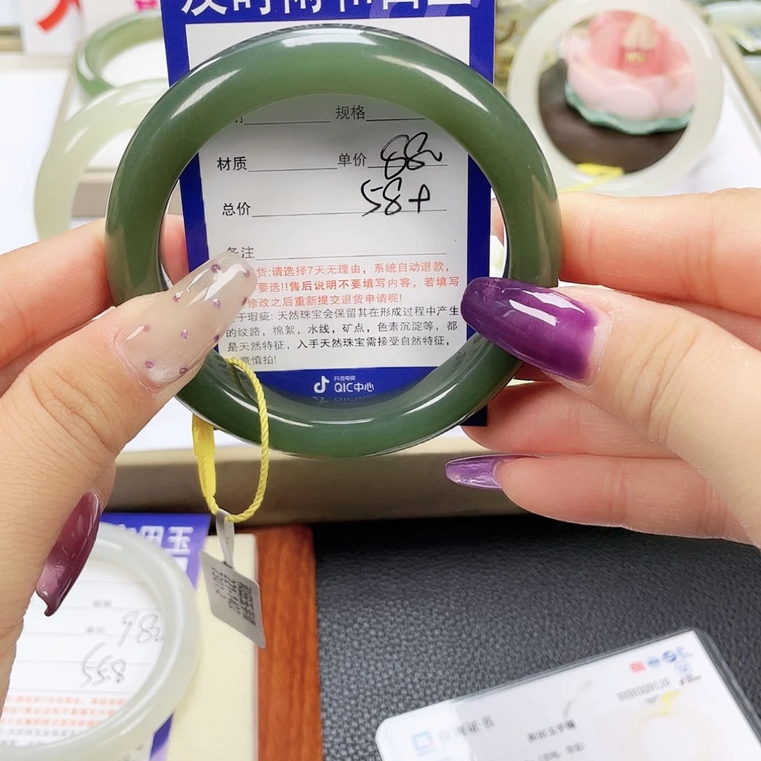 和田玉未镶嵌手镯