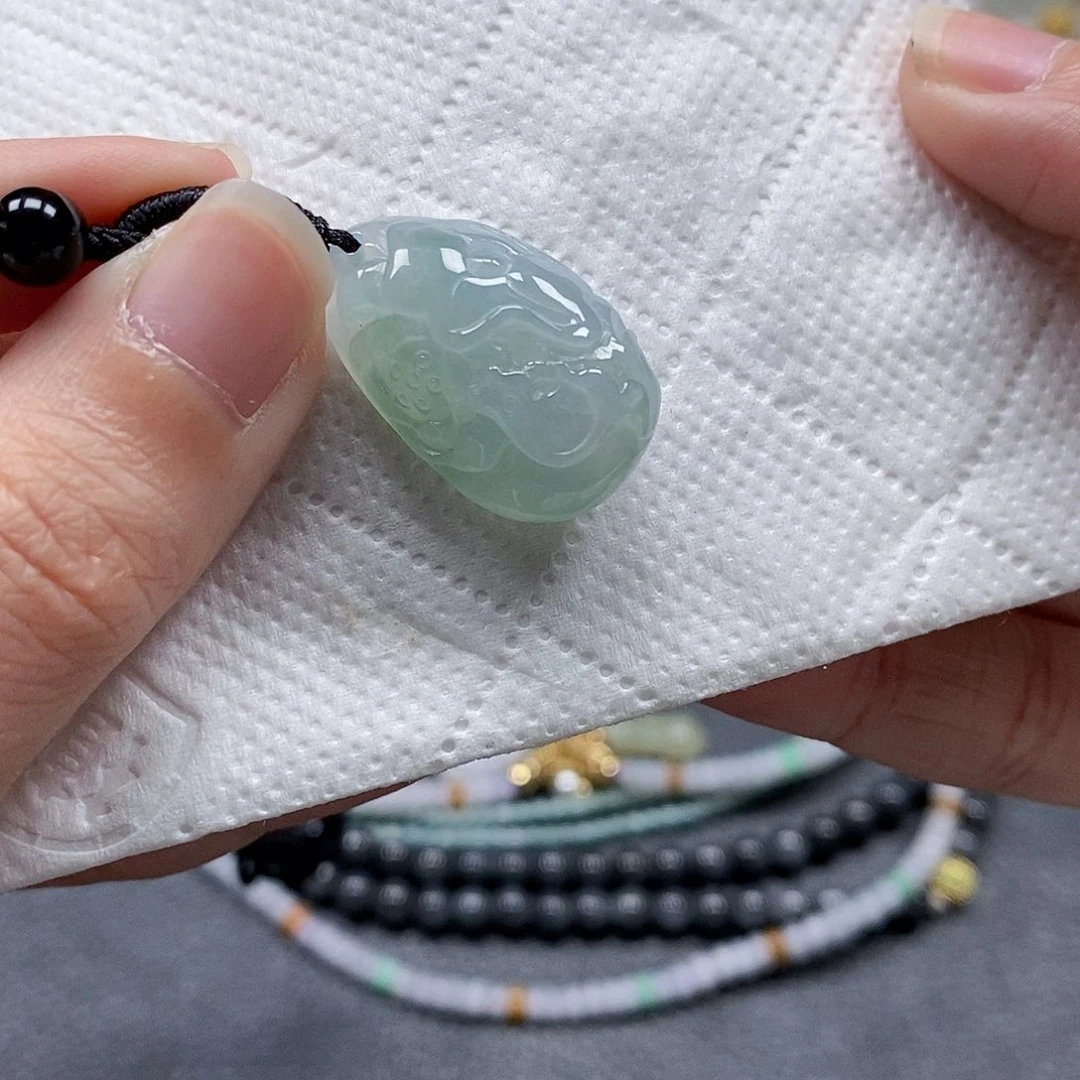 翡翠颈饰未镶嵌闪