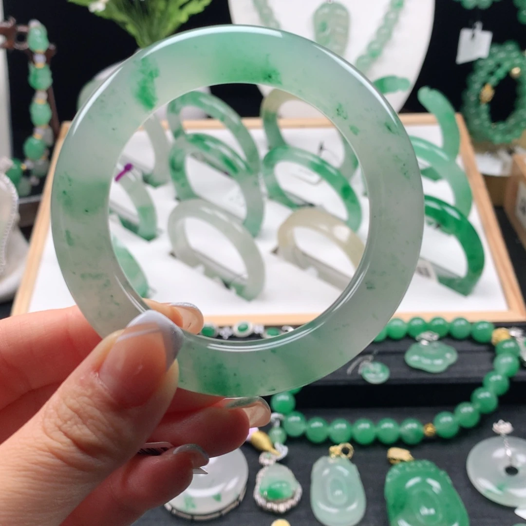 石英质玉未镶嵌手镯